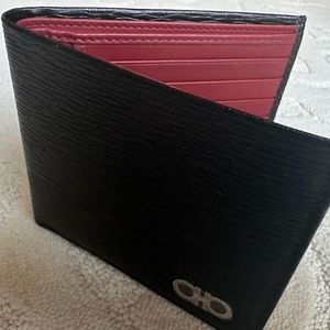 Salvatore Ferragamo men’s bifold leather wallet
